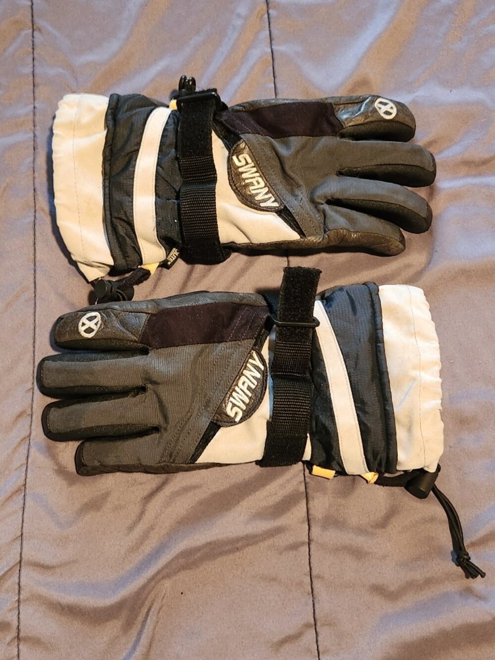 used, Swany ski gloves, Ladies Medium - Picture 2 of 7